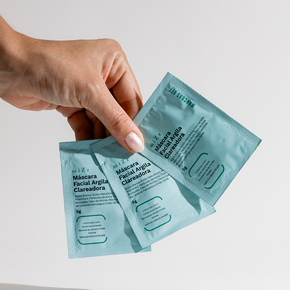 foto sachet mascara argila clareadora e esfoliante mizz